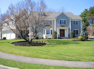 69 Clarke Cir, Needham MA  02492-1306 exterior
