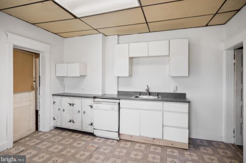 1943 Cooper St, West Deptford NJ 08096-3810 exterior