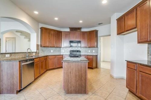 5421 Grenada Dr, Fort Worth TX 76119-8502 exterior