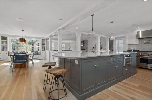 2 Golfview Dr, Hingham MA 02043-2633 exterior