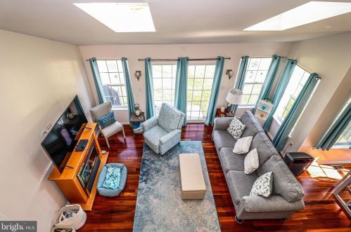 9 Canal Vw Dr, Trenton NJ 08648-1319 exterior