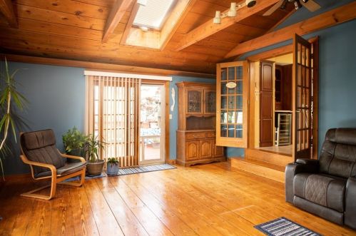 183 Thomas St, Fall River MA 02723-2404 exterior