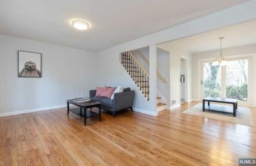 16 Beechwood Rd, Cresskill NJ  07626-1002 exterior