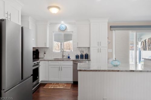 9 Lake Pochung Rd, Wantage NJ  07461-4027 exterior