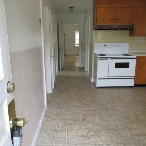 1349 Mammoth Rd, Dracut MA  01826-2225 exterior