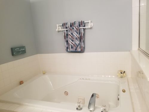 19 Charles Ct, Tinton Falls NJ 07712-7941 exterior