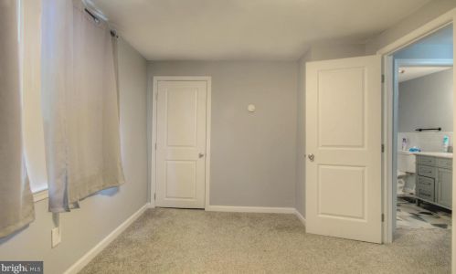 1702 Swedesboro Ave, West Deptford NJ  08066-1517 exterior