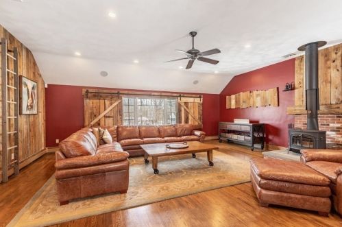 5 Juniper Rd, Lynnfield MA 01940-2416 exterior