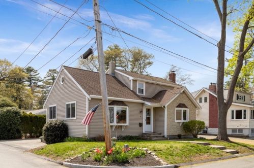 15 Crescent Ave, Lynnfield, MA 01940-1901