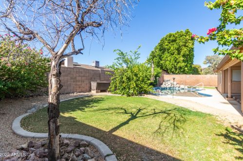 1826 Acoma Dr, Phoenix AZ 85032-4892 exterior