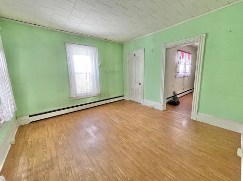 646 Pequoig Ave, Royalston MA 01331-1502 exterior