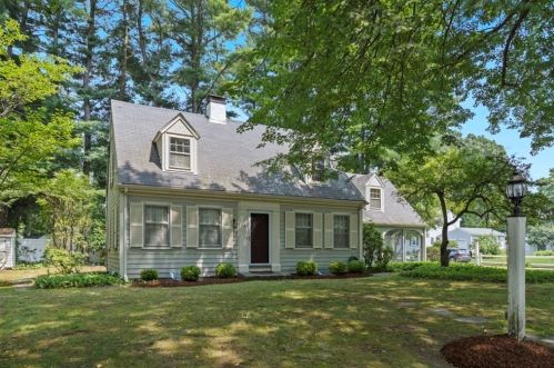 35 Carter Rd, Lynnfield MA  01940-1758 exterior