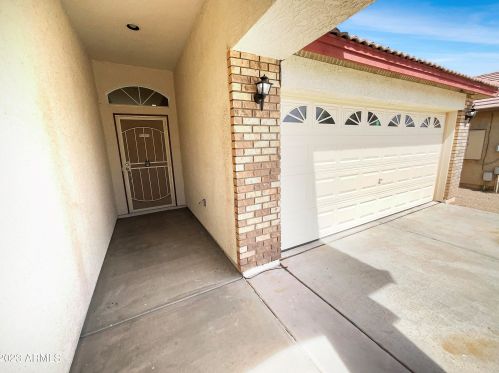 5730 27 Dr, Phoenix AZ 85045-4200 exterior