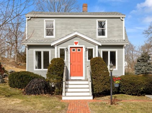 216 Hull St, Hingham MA 02043-1423 exterior