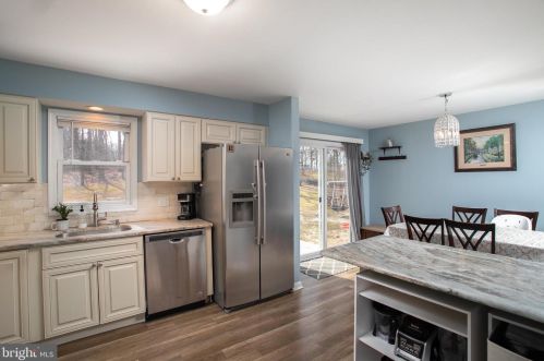 808 Mail Ave, West Deptford NJ  08096-6515 exterior