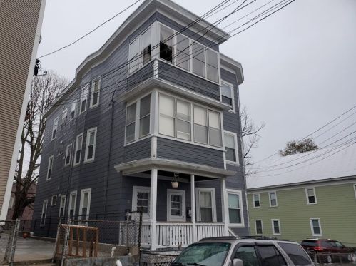 13 Willow St, Methuen, MA 01844-4343