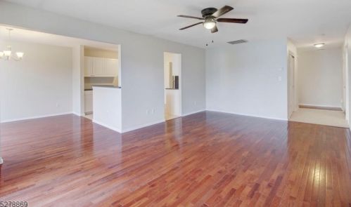 30 Gracie Rd, East Hanover, NJ 07936-3584