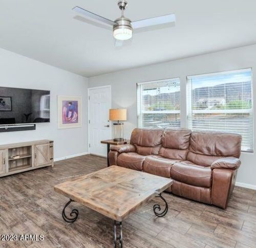 42330 3 St, Phoenix AZ 85086-7401 exterior