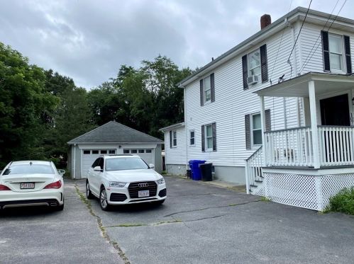 1070 Somerset Ave, Taunton MA 02780-4622 exterior