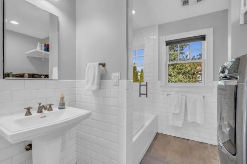 12 Baker Ave, Beverly MA 01915-3504 exterior