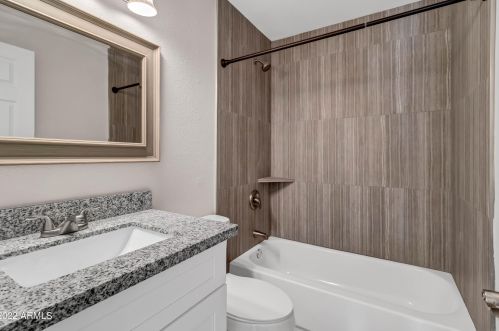 2839 Charleston Ave, Phoenix AZ  85053-1712 exterior