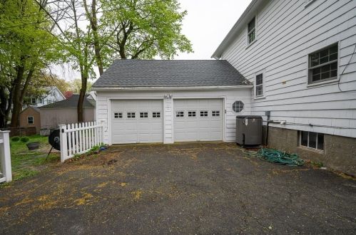 944 Pleasant St, Worcester, MA 01602-1921