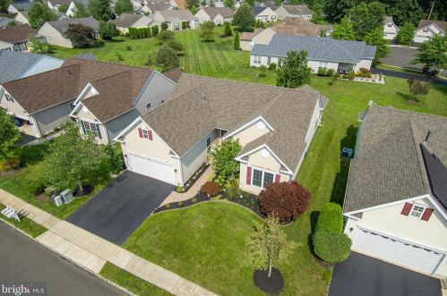 19 Ambrose Dr, Columbus NJ  08022-2305 exterior