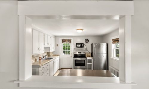 11 Grace Rd, Quincy MA 02169-3922 exterior