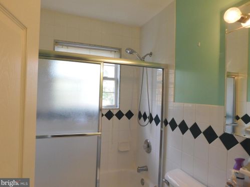 612 Schaeffer Ave, West Deptford NJ 08096-6631 exterior