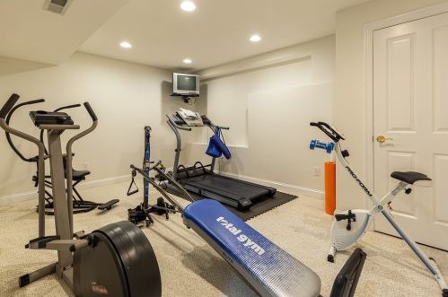 41 Wildwood Dr, Southborough MA 01772-1990 exterior