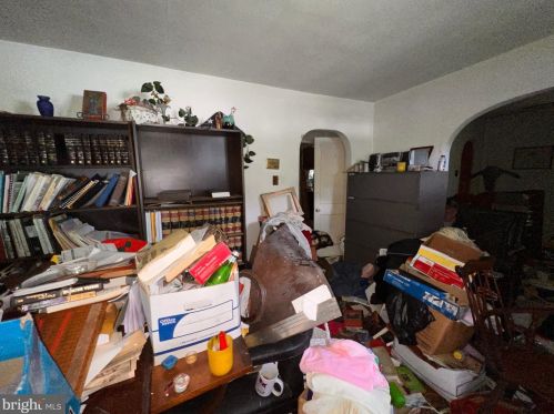 1287 Clements Bridge Rd, West Deptford NJ 08096-3085 exterior