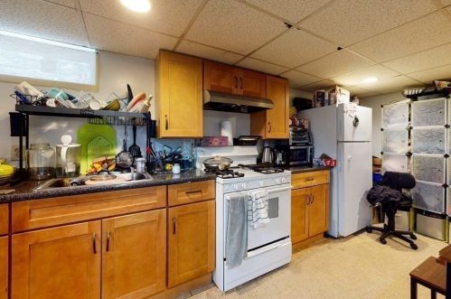 92 Chapel St, Newton MA 02458-1308 exterior