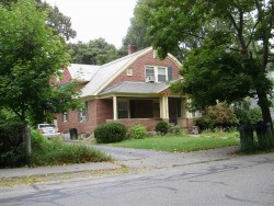 105 Auburn St, Newton, MA 02466-2524
