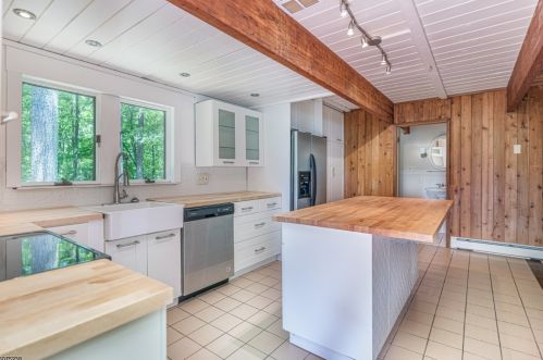 1 Gln Dr, Wantage NJ 07461-4801 exterior