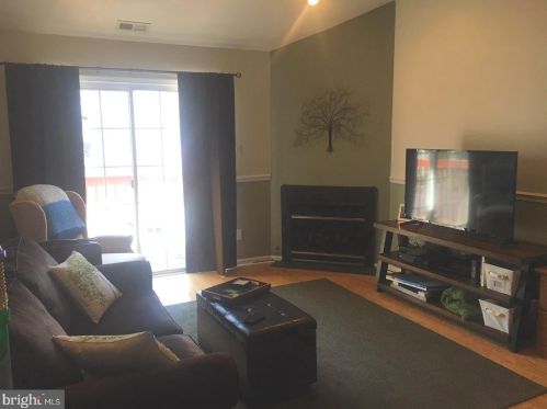 1295 Tristram Cir, West Deptford NJ  08051-2252 exterior