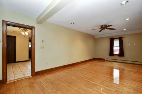 22 Wilson St, Worcester, MA 01604-2829