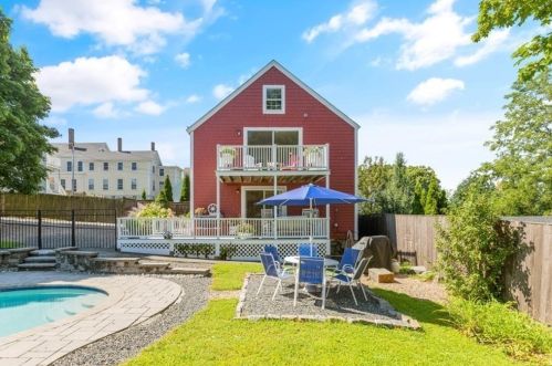 2 Pleasant St, Rockport, MA 01966-2124