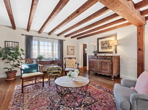 238 Winchester St, Newton, MA 02461-2034