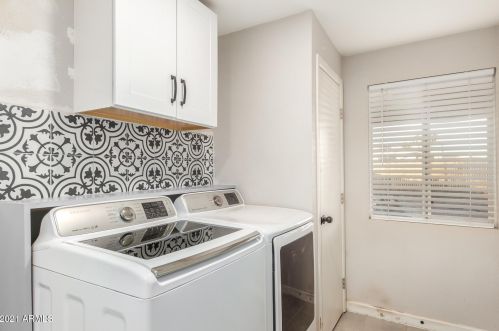 1406 Clarendon Ave, Phoenix AZ 85018-5524 exterior