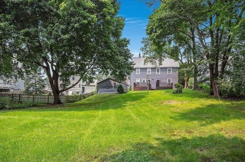 324 Central Ave, Milton MA  02186-2829 exterior