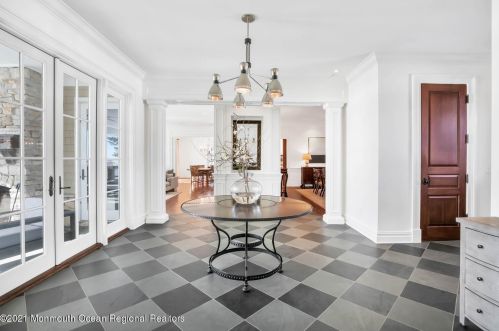 530 Little Silver Pt Rd, Little Silver NJ 07739-1736 exterior