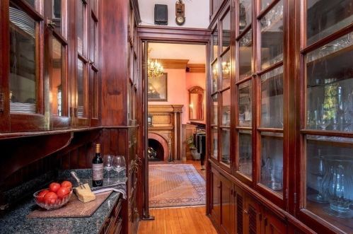 1 Sears Rd, Southborough MA 01772-1101 exterior