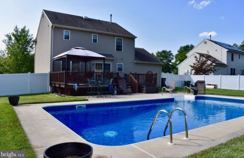 5 Little Mill Ct, West Deptford, NJ 08051-1360