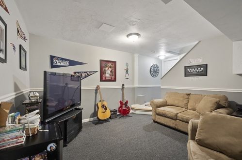 225 Sycamore Dr, Holden MA 01520-1152 exterior