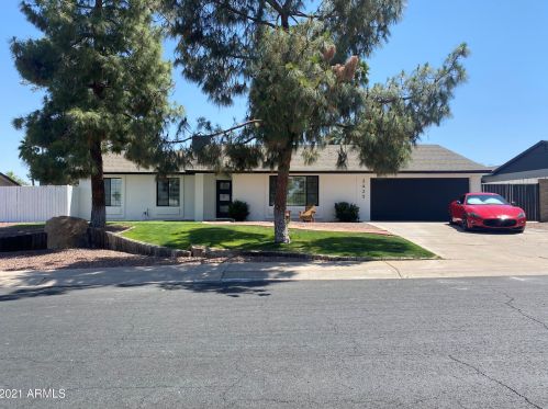 2423 Beryl Ave, Phoenix, AZ 85028-3712