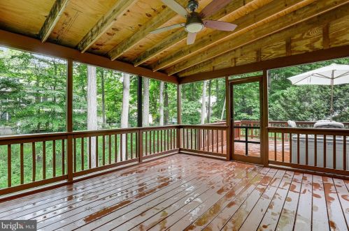 5424 Wooded Way, Columbia MD 21044-5722 exterior