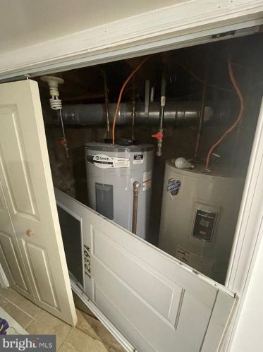 1239 6 St, Philadelphia PA 19140-4561 exterior