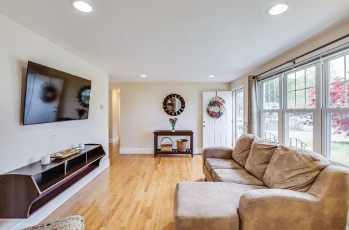 16 Wren Ter, Wareham, MA 02571-1512