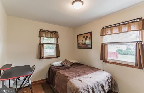 100 Holly Dr, West Deptford NJ 08096-3320 exterior