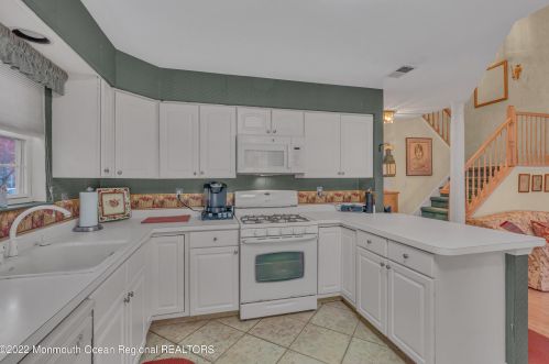 11 Charles Ct, Tinton Falls NJ 07712-7941 exterior